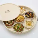 BREAKFAST TRAY BEIGE W-LID 36CM